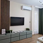 Sun In The Heart Of - Location - Free Private Parking Apartmán